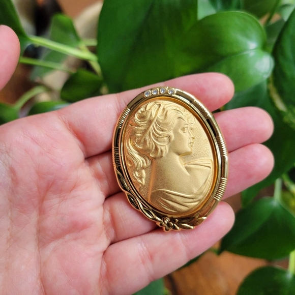 Vintage Gold Cameo Rhinestone Boucher Brooch Pin - Picture 2 of 8